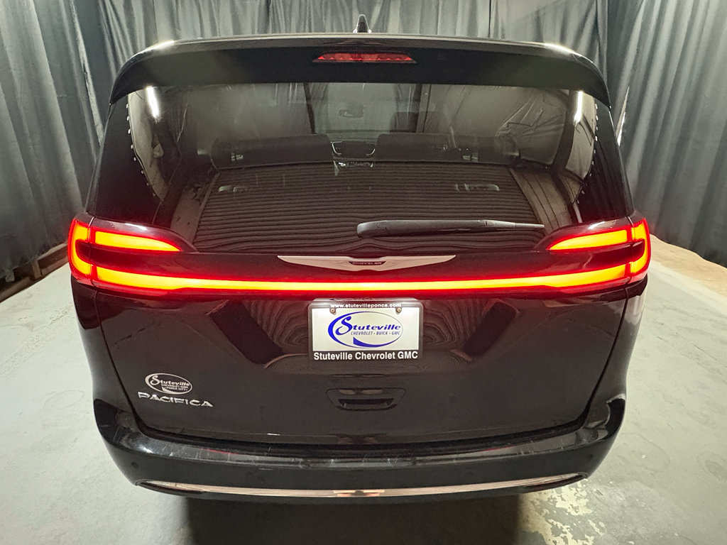 Used 2024 Chrysler Pacifica Touring-L FWD image 6