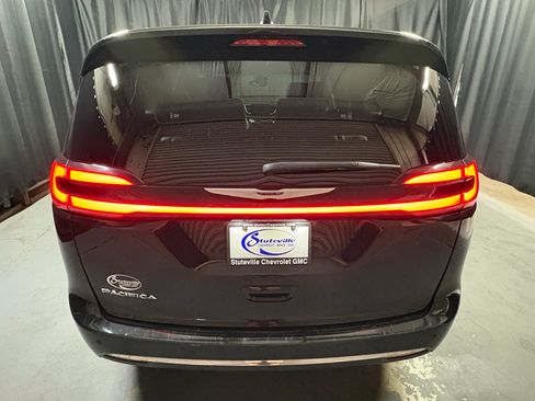Used 2024 Chrysler Pacifica Touring-L FWD image 6