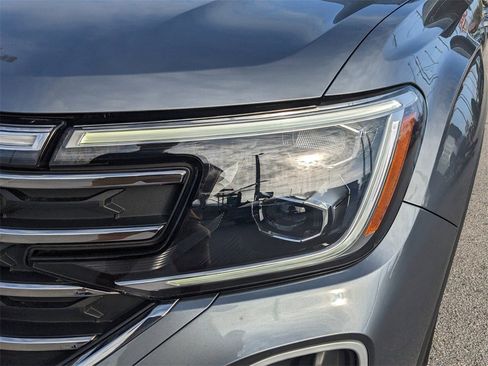 Certified 2024 Volkswagen Atlas SE image 8