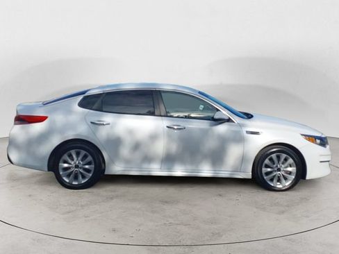 Used 2018 Kia Optima LX w/ 17" Alloy Wheels Package FWD image 6