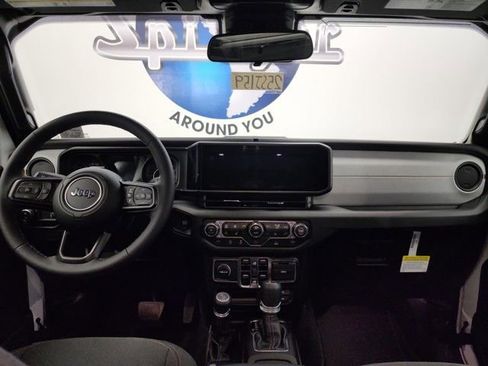 New 2025 Jeep Gladiator Sport image 17