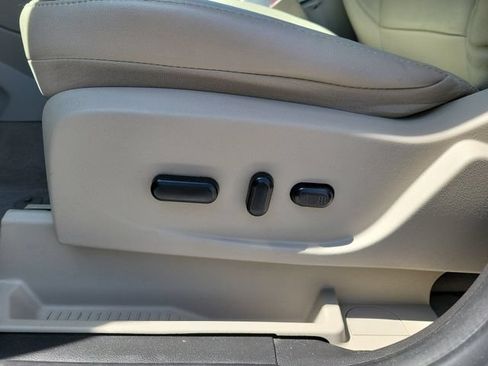 Used 2014 Ford C-MAX Energi SEL w/ Equipment Group 302A FWD image 20