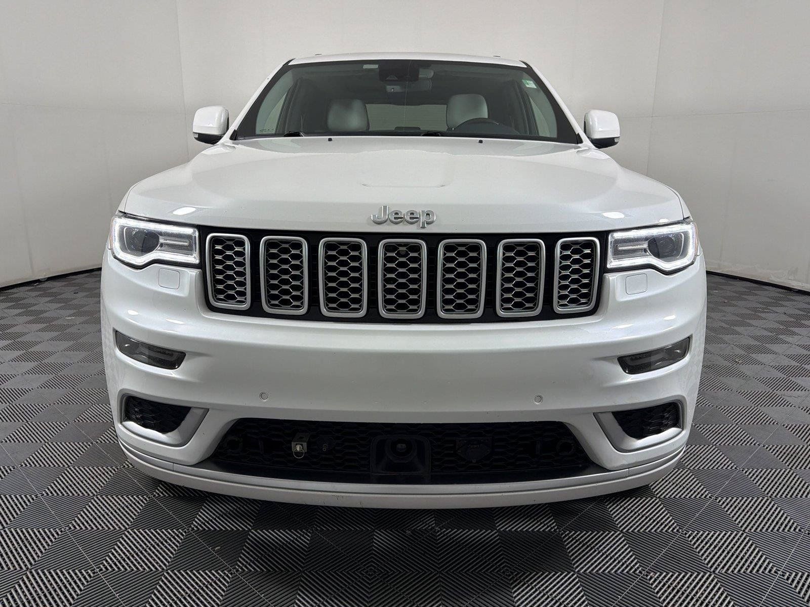 Used 2019 Jeep Grand Cherokee Summit AWD/4WD image 2
