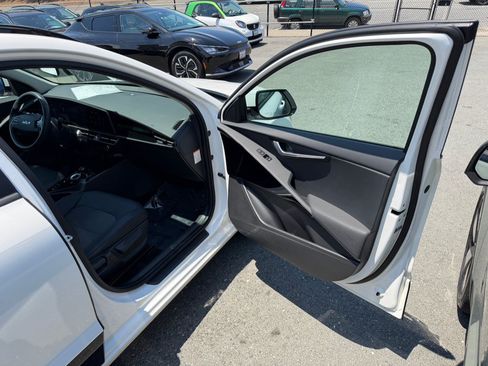 Used 2024 Kia Niro Wind FWD image 39