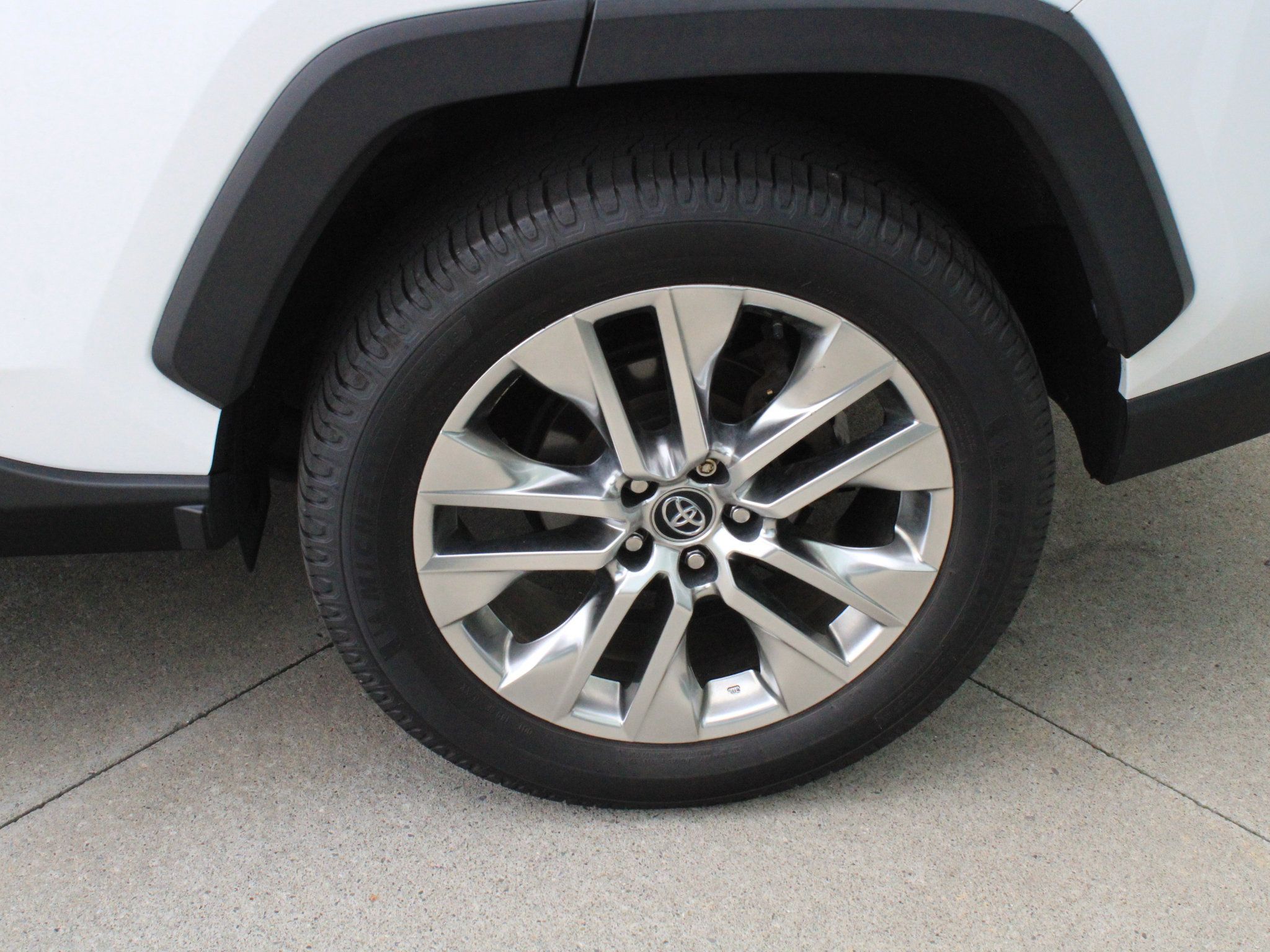 Used 2020 Toyota RAV4 XLE Premium AWD/4WD image 39