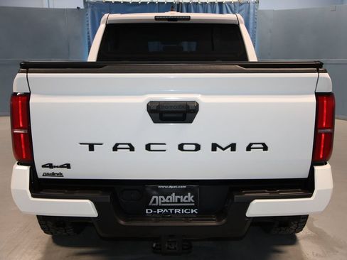 Used 2024 Toyota Tacoma TRD Off-Road AWD/4WD image 31