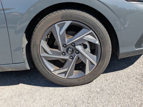 Used 2025 Hyundai Elantra Sport image 11