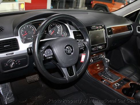 Used 2013 Volkswagen Touareg Sport image 12