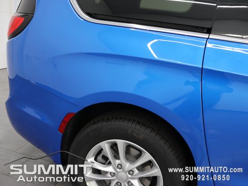 New 2027 Chrysler Pacifica Select AWD/4WD image 26