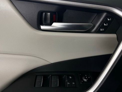Used 2022 Toyota RAV4 XLE Premium image 20