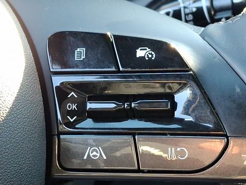 Certified 2025 Hyundai Elantra Sport image 22