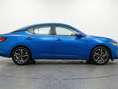 Used 2025 Nissan Sentra SV FWD image 11