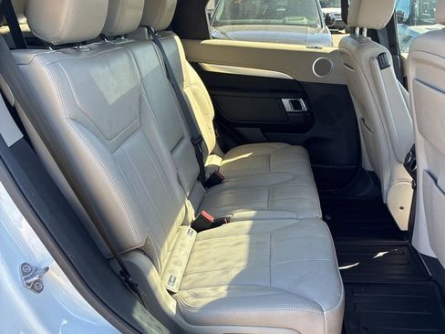 Used 2020 Land Rover Discovery Landmark AWD/4WD image 16