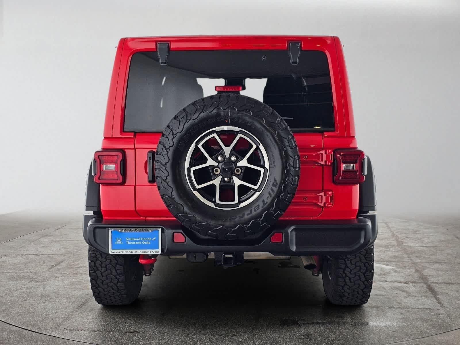 Used 2025 Jeep Wrangler Unlimited Rubicon AWD/4WD image 4