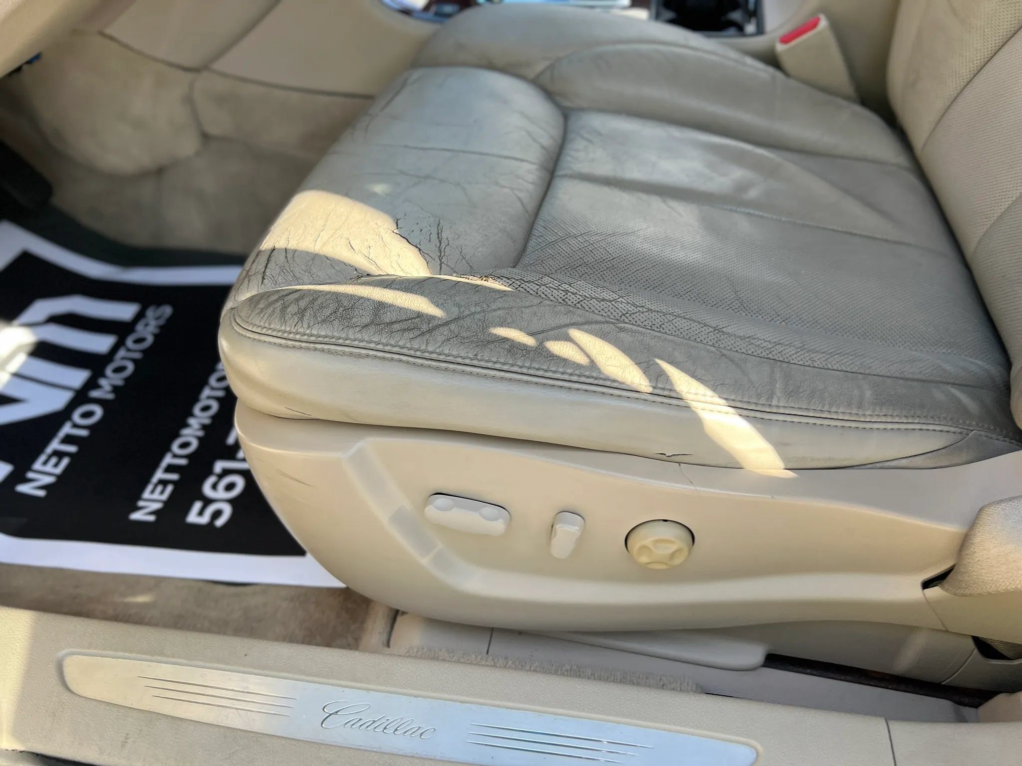 Used 2007 Cadillac DTS Luxury I FWD image 29