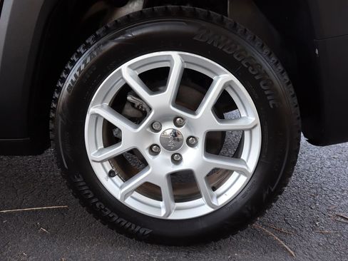 Used 2020 Jeep Renegade Latitude FWD image 41