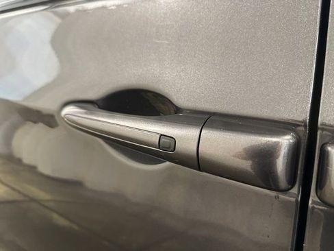 Used 2020 Chrysler Pacifica Touring-L w/ S Appearance Package image 33