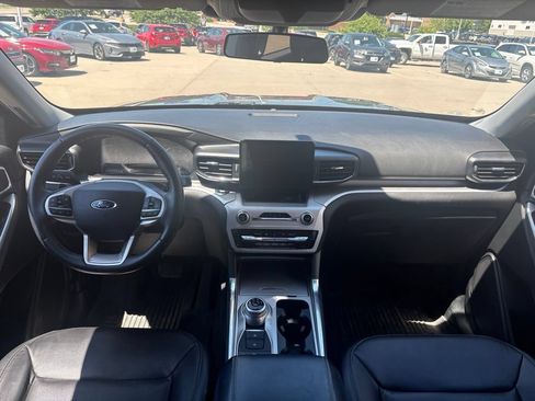 Used 2021 Ford Explorer XLT w/ Equipment Group 202A AWD/4WD image 32