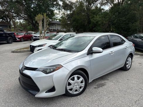 Used 2019 Toyota Corolla LE image 2