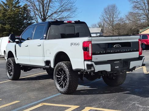 Used 2025 Ford F250 XLT w/ Black Appearance Package image 5