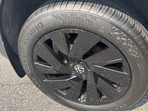 Used 2024 Volkswagen Atlas Cross Sport SE AWD/4WD image 19