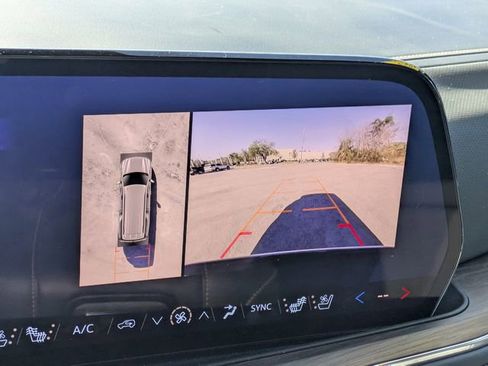 Certified 2025 Chevrolet Suburban Premier image 23