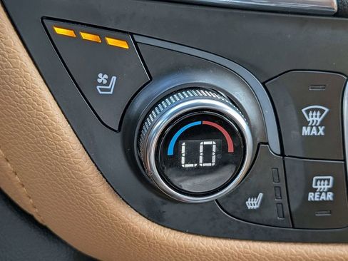 Used 2020 Chevrolet Equinox Premier FWD image 26