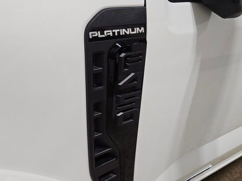 Used 2025 Ford F450 Platinum w/ FX4 Off-Road Package image 24