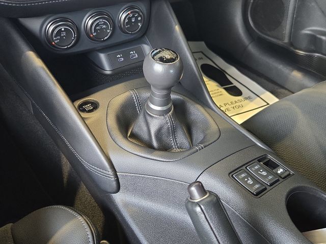 Certified 2025 Nissan Z Performance w/ Floor Mat Package RWD image 11