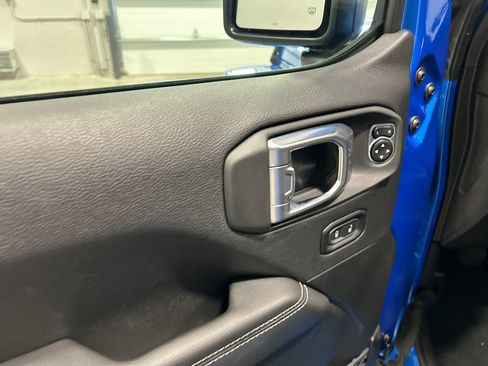 Used 2023 Jeep Wrangler Unlimited Sahara w/ Cold Weather Group image 14