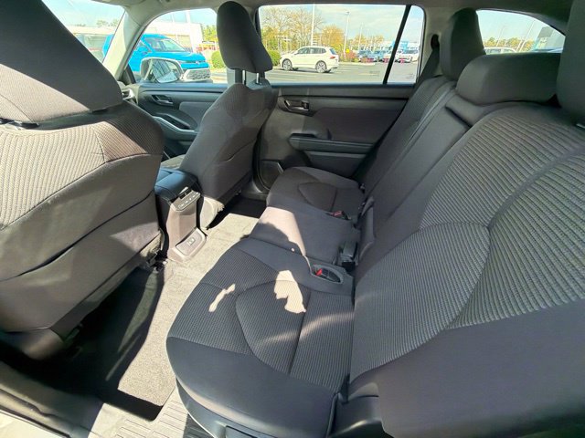 Used 2021 Toyota Highlander LE AWD/4WD image 9