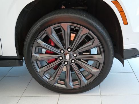 Used 2025 Cadillac Escalade ESV V AWD/4WD image 7