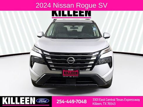 Used 2024 Nissan Rogue SV AWD/4WD image 2