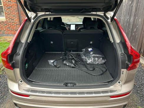 Used 2024 Volvo XC60 T8 Plus w/ Protection Package Premier image 8