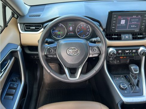 Used 2022 Toyota RAV4 XLE Premium AWD/4WD image 12