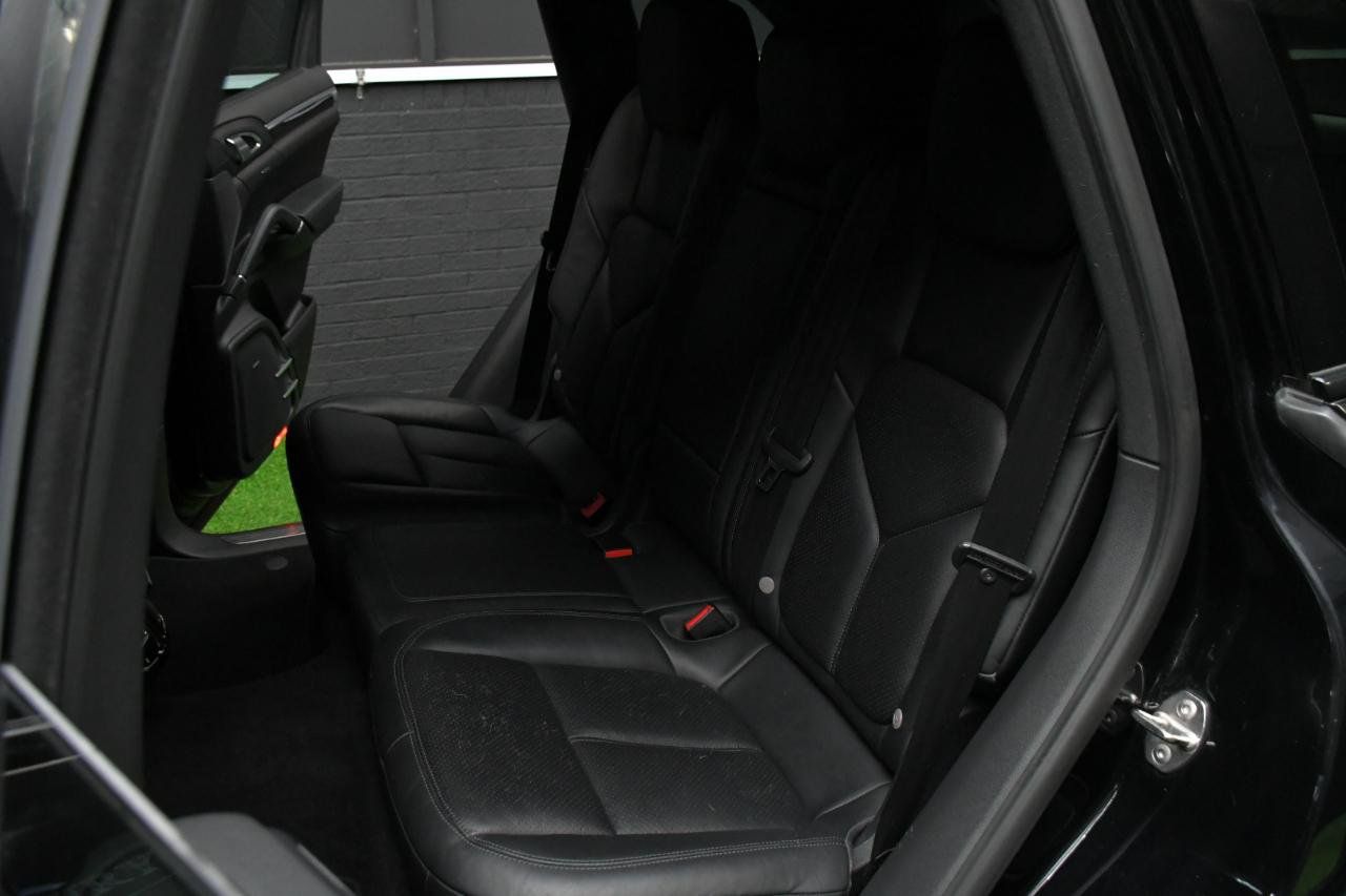 Used 2014 Porsche Cayenne S w/ Comfort Plus Package AWD/4WD image 31