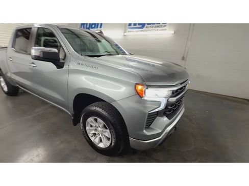 Used 2025 Chevrolet Silverado 1500 LT AWD/4WD image 2