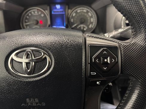 Used 2016 Toyota Tacoma TRD Off-Road image 30