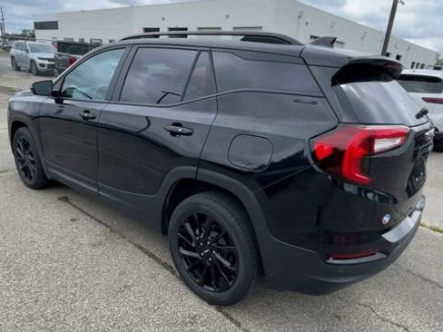 Used 2023 GMC Terrain SLE w/ Driver Convenience Package FWD image 8