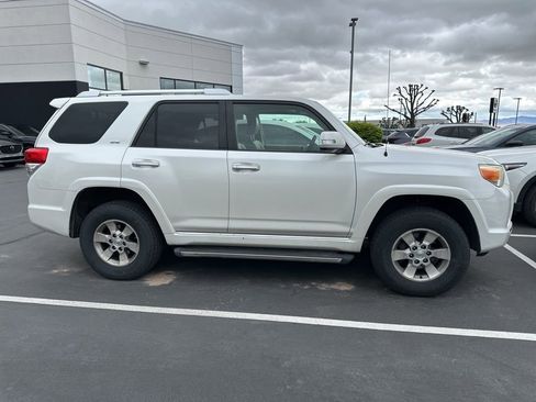 Used 2011 Toyota 4Runner SR5 w/ Premium Pkg w/Leather RWD image 4