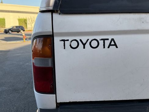 Used 1999 Toyota Tacoma 4x4 Regular Cab image 18
