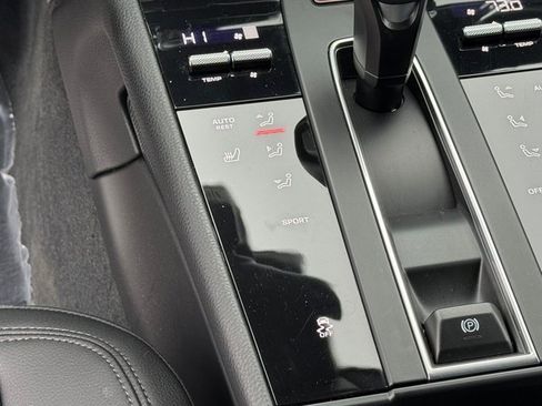 Used 2025 Porsche Macan image 23