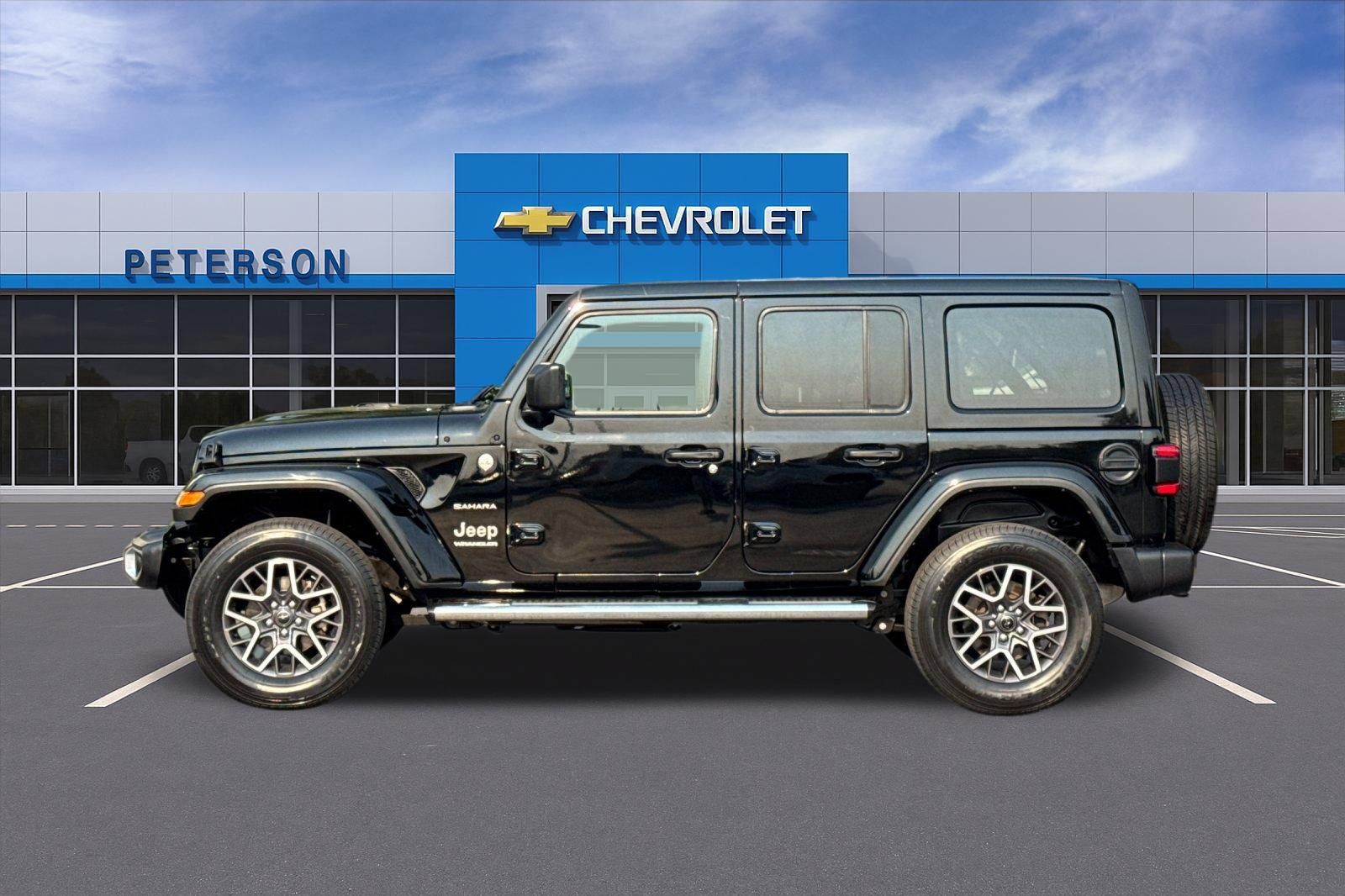 Used 2024 Jeep Wrangler Unlimited Sahara AWD/4WD image 7
