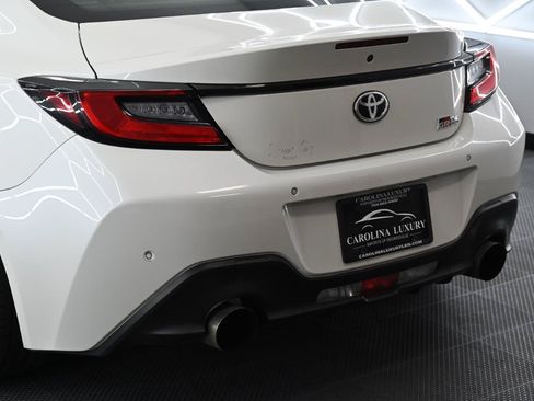 Used 2022 Toyota GR86 RWD image 11