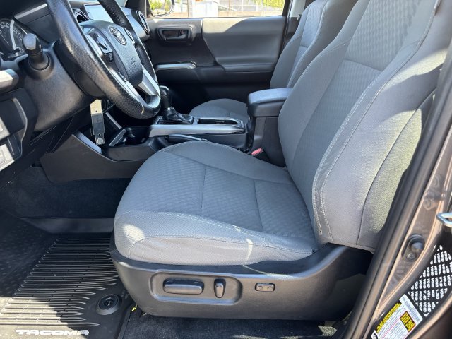 Used 2020 Toyota Tacoma SR5 RWD image 19