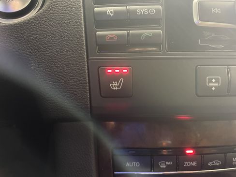 Used 2013 Mercedes-Benz E 350 4MATIC Sedan image 21