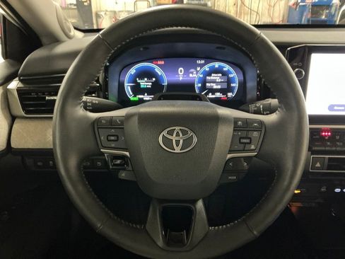 Used 2025 Toyota Camry XLE image 14