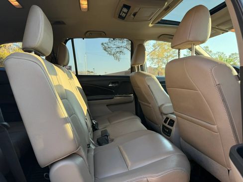 Used 2016 Honda Pilot Touring image 15