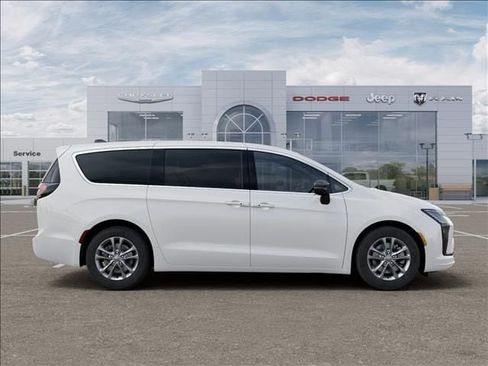 New 2027 Chrysler Pacifica Select w/ Family Tech Group AWD/4WD image 21