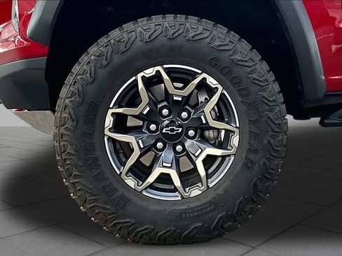 Used 2025 Chevrolet Colorado ZR2 w/ Technology Package AWD/4WD image 11